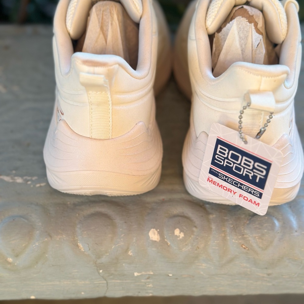 Skechers Off-White Athletic Shoes - Picture 3 of 4